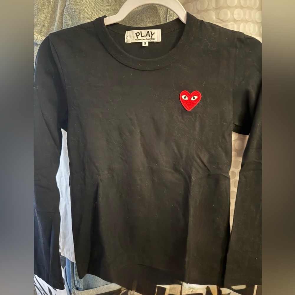 Comme des Garcons Play Red Heart black long-sleeves Tee - Pre-loved/EUC Size S